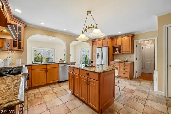 5 Witherspoon Rd, Clifton City, NJ 07013