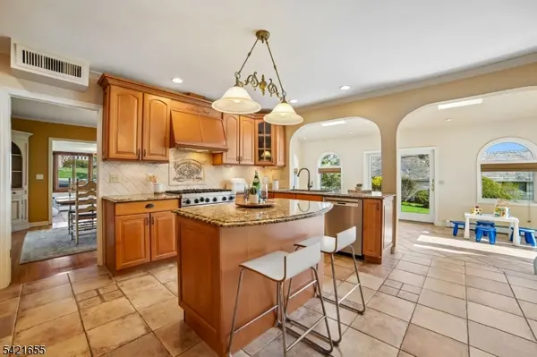 5 Witherspoon Rd, Clifton City, NJ 07013