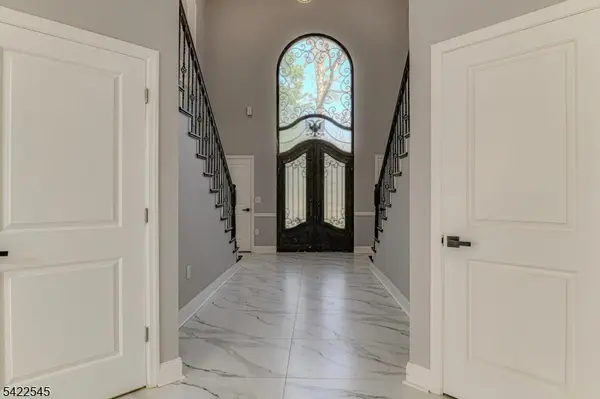 261 Apple Tree Ln, Mountainside Boro, NJ 07092