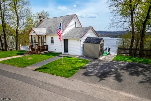 6 Lakeview Ter, Stanhope Boro, NJ 07874