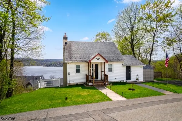 6 Lakeview Ter, Stanhope Boro, NJ 07874