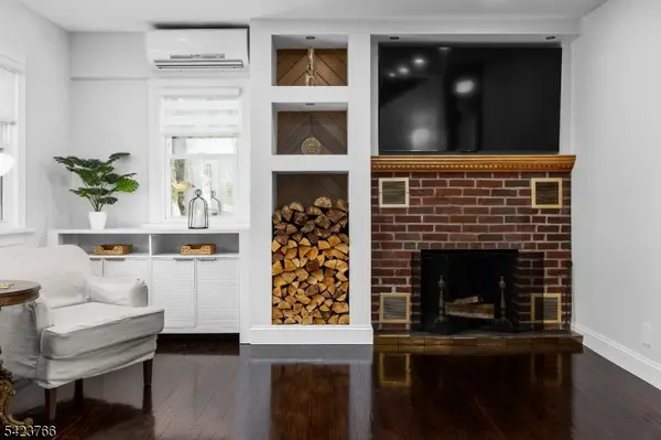 6 Lakeview Ter, Stanhope Boro, NJ 07874