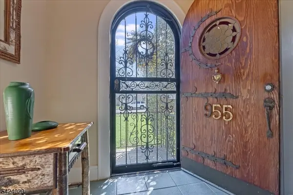 955 Summit Ave, Westfield Town, NJ 07090