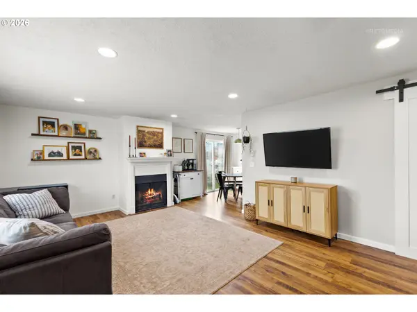 233 SE 3RD AVE, Canby, OR 97013