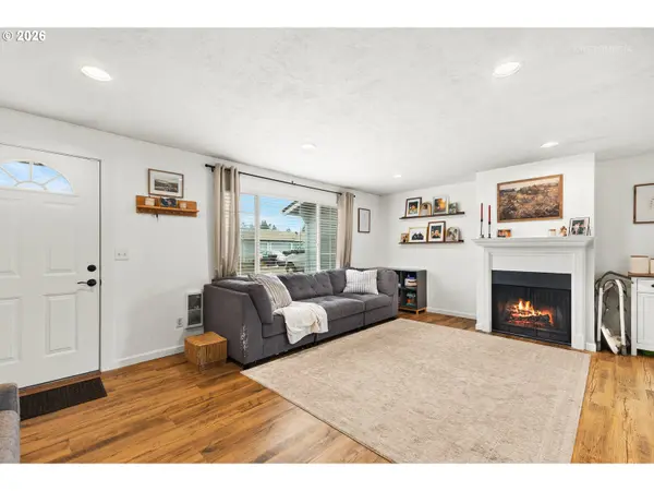 233 SE 3RD AVE, Canby, OR 97013