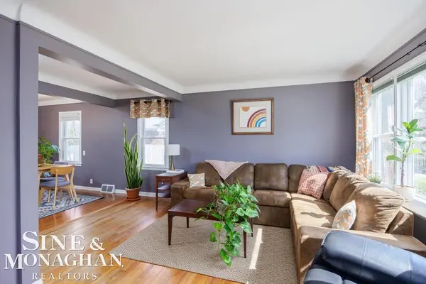 318 Kerby Rd RD, Grosse Pointe Farms, MI 48236