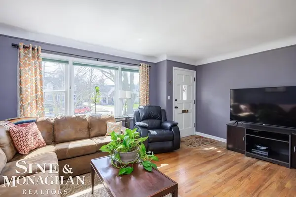 318 Kerby Rd RD, Grosse Pointe Farms, MI 48236