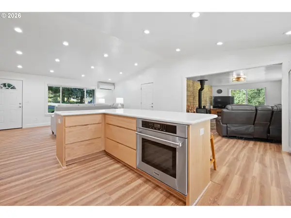 976 SANDY BEND RD, Castle Rock, WA 98611