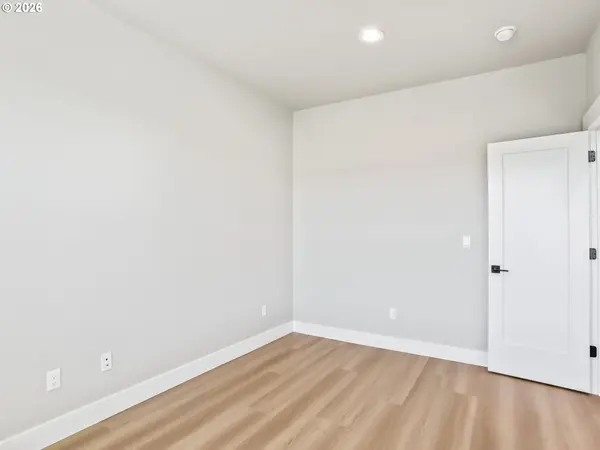 2006 E BADGER WAY #2, La Center, WA 98629