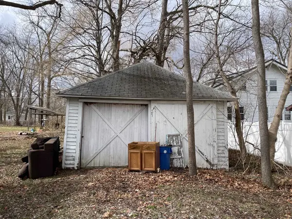 108 S Pine, St Louis, MI 48880