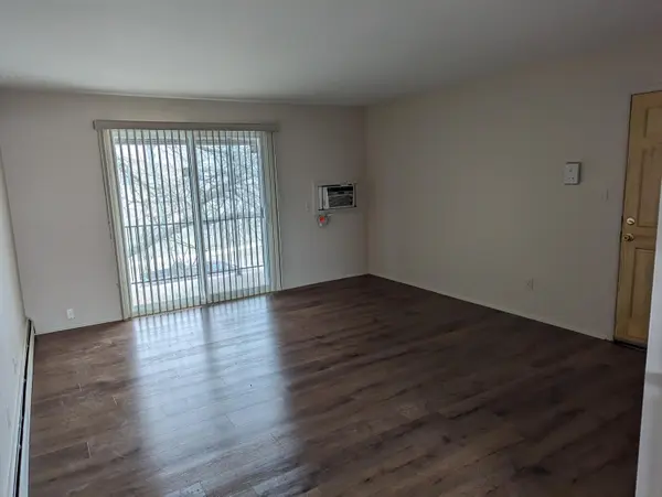 25337 S Montmartre CT #2, Oak Park City, MI 48237