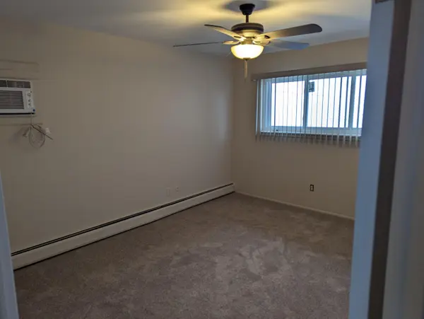 25337 S Montmartre CT #2, Oak Park City, MI 48237