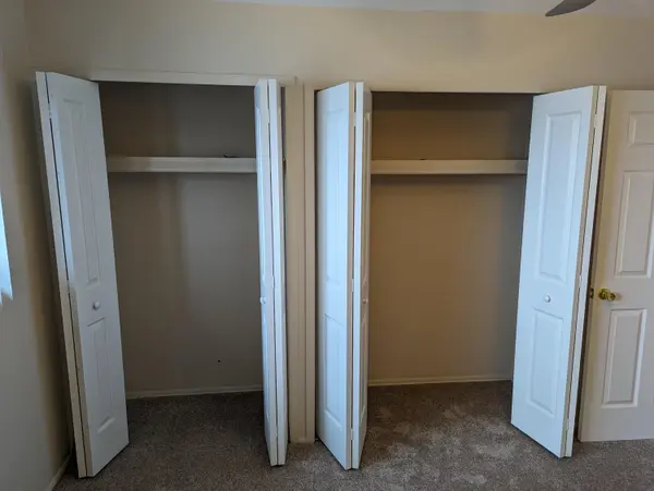 25337 S Montmartre CT #2, Oak Park City, MI 48237