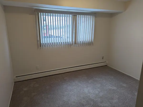 25337 S Montmartre CT #2, Oak Park City, MI 48237