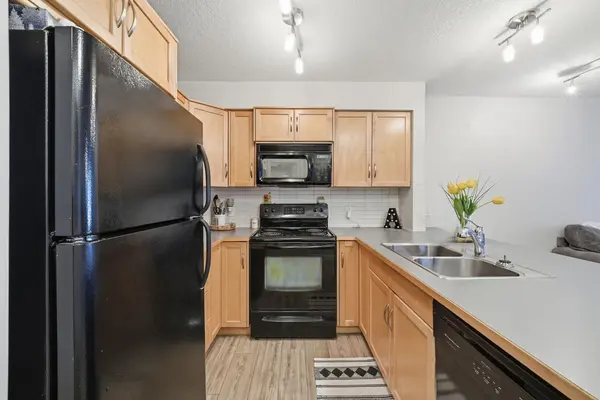 8200 4 ST NE #104, Calgary, AB T3K 0K5