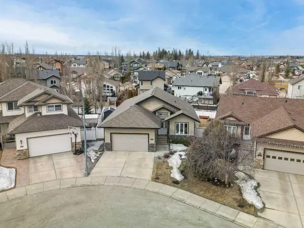 91 Woodrow Close, Red Deer, AB T4N 7G1