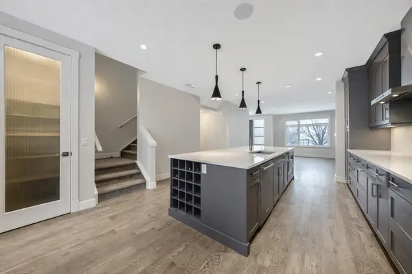 1514 33 AVE SW, Calgary, AB T2T 1Y3