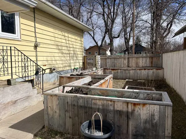 426 12B ST N, Lethbridge, AB T1H 0M7