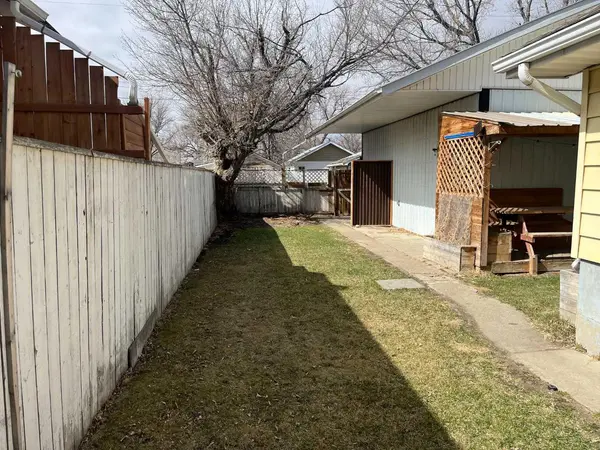 426 12B ST N, Lethbridge, AB T1H 0M7