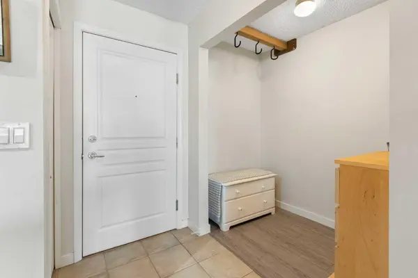 22 Richard PL SW #129, Calgary, AB T3E 7N6