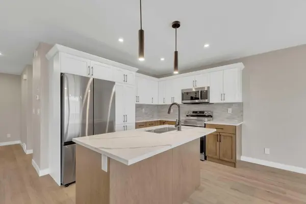 123 Hampton CRES, Sylvan Lake, AB T4S 1S8