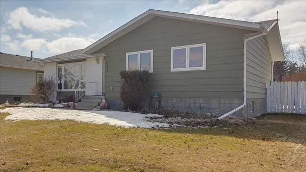 6107 57 AVE, Ponoka, AB T4J 1L2