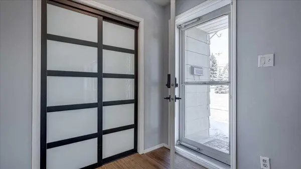 6107 57 AVE, Ponoka, AB T4J 1L2