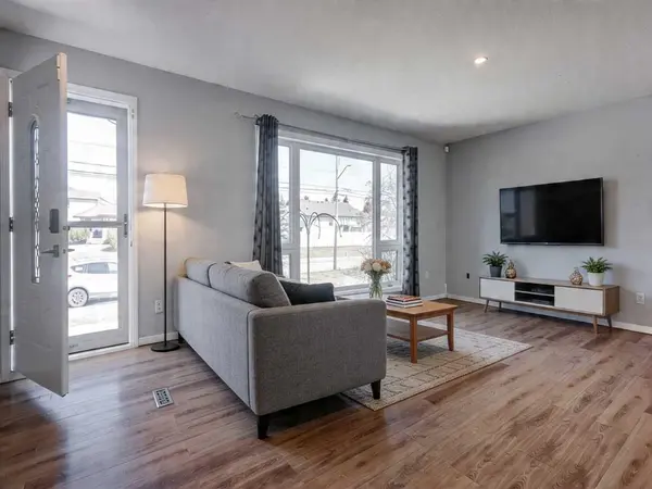 6107 57 AVE, Ponoka, AB T4J 1L2