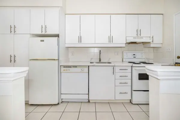 88 Lowther AVE #102, Toronto C02, ON M5R 1E2