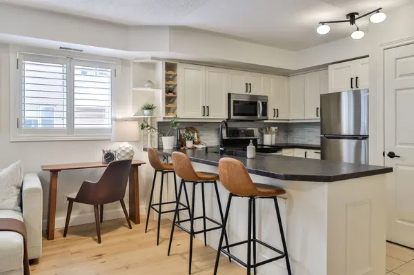 208 Niagara ST #59, Toronto C01, ON M6J 3W5