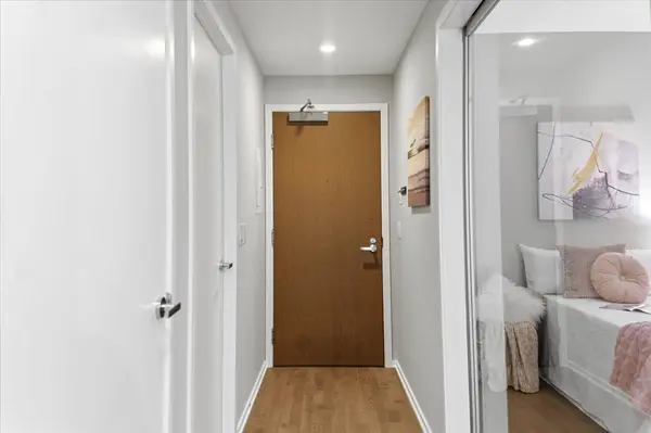 1 Bloor ST E #313, Toronto C08, ON M4W 0A8