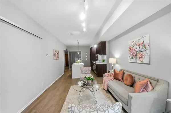 1 Bloor ST E #313, Toronto C08, ON M4W 0A8