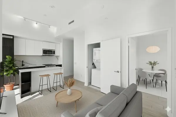 500 Dupont ST #815, Toronto C02, ON M6G 0B8