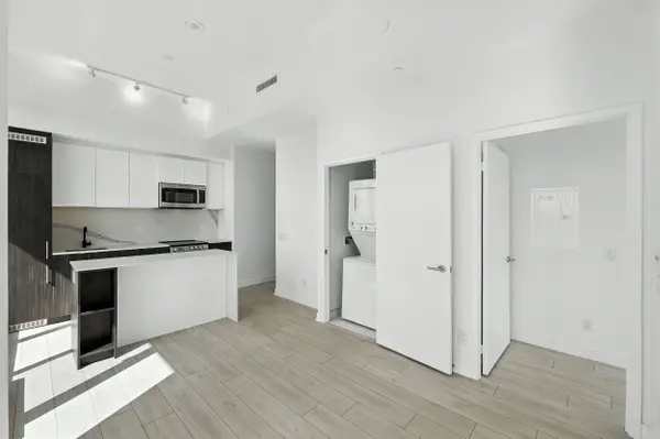 500 Dupont ST #815, Toronto C02, ON M6G 0B8
