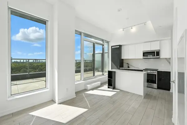 500 Dupont ST #815, Toronto C02, ON M6G 0B8