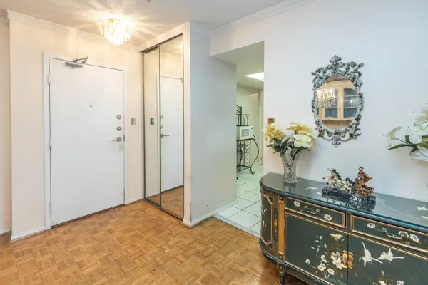 275 Bamburgh CIR #204, Toronto E05, ON M1W 3X4