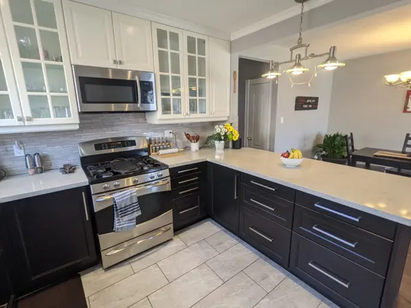 15 Thorncroft CRES, Ajax, ON L1S 2S1