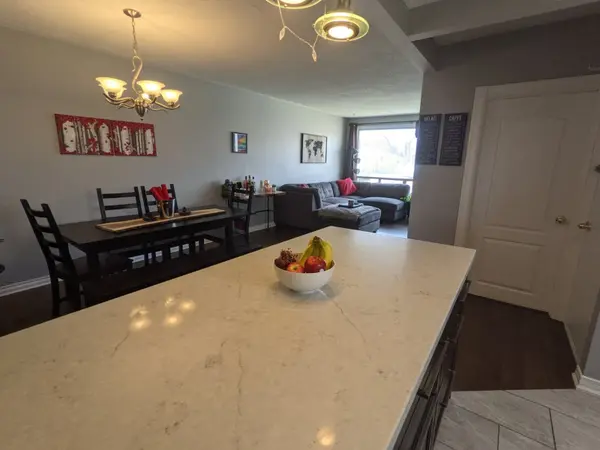 15 Thorncroft CRES, Ajax, ON L1S 2S1