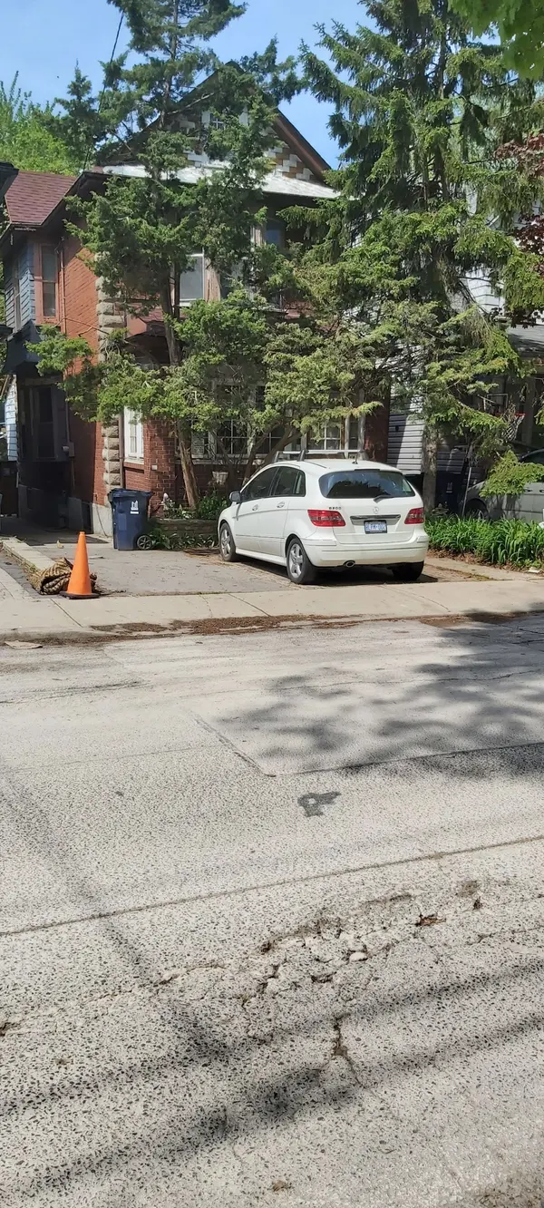 74 Kenilworth AVE, Toronto E02, ON M4L 3S5