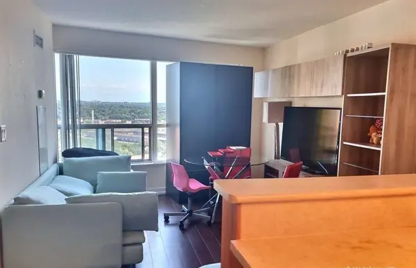 36 Lee Centre DR #1906, Toronto E09, ON M1H 3K2