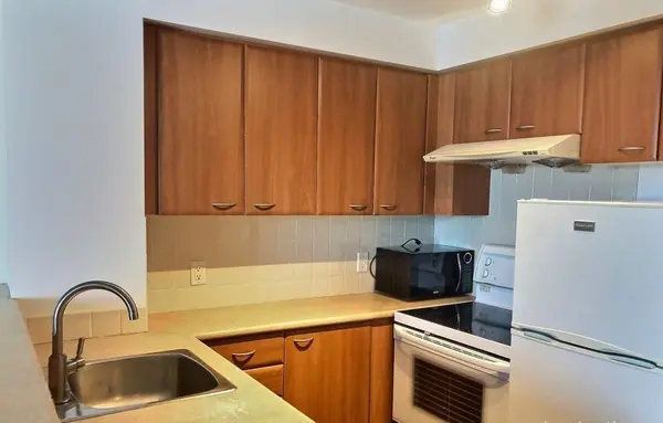 36 Lee Centre DR #1906, Toronto E09, ON M1H 3K2