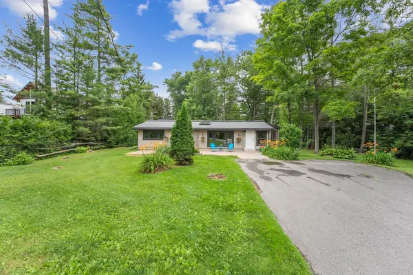 10 Maplewood LN, Georgina, ON L0E 1R0