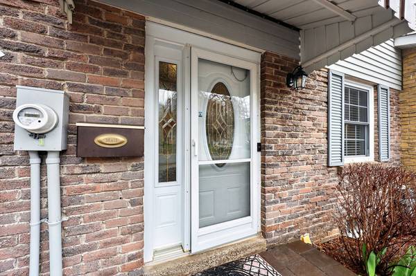 35 Parkland CT, Aurora, ON L4G 3M5