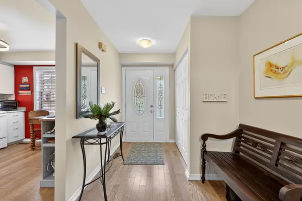 35 Parkland CT, Aurora, ON L4G 3M5