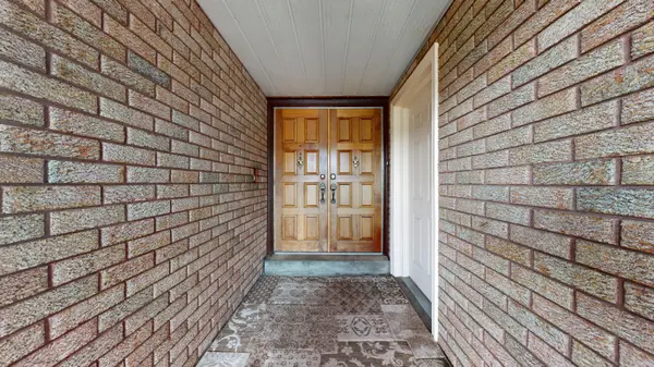 33 Byer DR, Markham, ON L3P 6S4