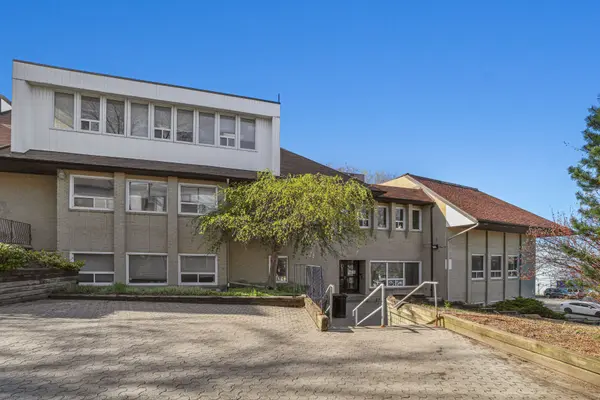 171 Main ST S #303, Newmarket, ON L3Y 3Y9