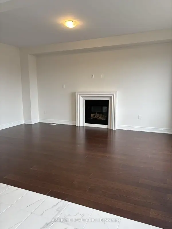 98 Keffer CIR, Newmarket, ON L3X 1R8