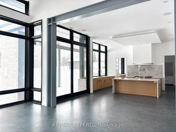 130 Dale CRES, Bradford West Gwillimbury, ON L0L 1L0