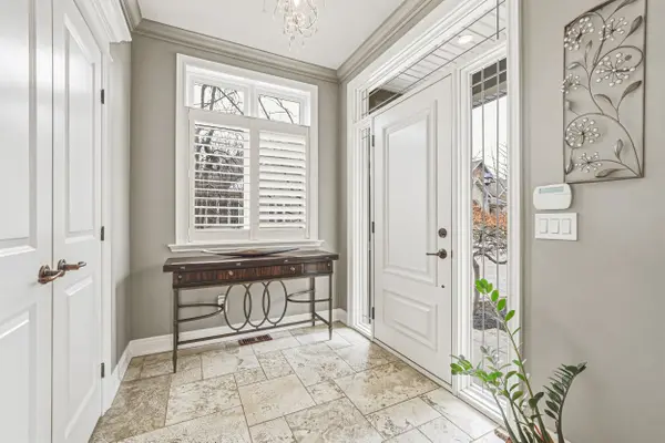 976 Shadeland AVE #3, Burlington, ON L7T 2M5