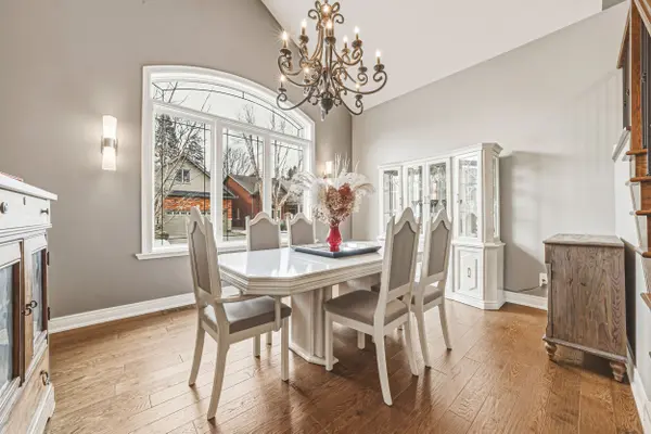 976 Shadeland AVE #3, Burlington, ON L7T 2M5